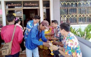 วันศุกร์ที่ 11 เมษายน 2568ข้าราชการและพนักงาน ร่วมรดน้ำขอพร นายชวฤทธิ์ บริสุทธิ์ นายกองค์การบริหารส่วนตำบลลาดชิด และคณะผู้บริหาร เนื่องในประเพณีสงกรานต์ (ปีใหม่ไทย) เพื่อสืบสานวัฒนธรรมประเพณีที่ดีงาม และขอพรจากผู้ใหญ่ เพื่อความเป็นสิริมงคลกับชีวิต