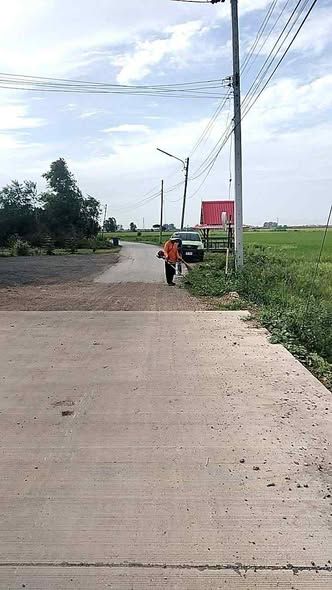 ดำเนินการปรับภูมิทัศน์ ฉีดยากำจัดวัชพืช  ตัดหญ้าริมถนน และซ่อมแซมไฟฟ้า ภายในเขตความรับผิดชอบขององค์การบริหารส่วนตำบลลาดชิด