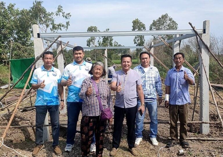 องค์การบริหารส่วนตำบลลาดชิด นำโดยนายชวฤทธิ์ บริสุทธิ์ นายกองค์การบริหารส่วนตำบลลาดชิด มอบหมายให้เจ้าหน้าที่กองช่าง สำนักปลัด สร้างบ้านให้ผู้ยากไร้รายนางสุโขเพ็ญ ตุลารัตน์ โดยไม่ได้ใช้งบประมาณของทางราชการ